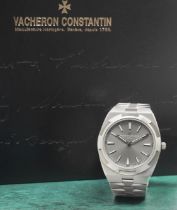 Vacheron Constantin. A fine and rare 18K white gold automatic bracelet watch Overseas, Ref: 2000...