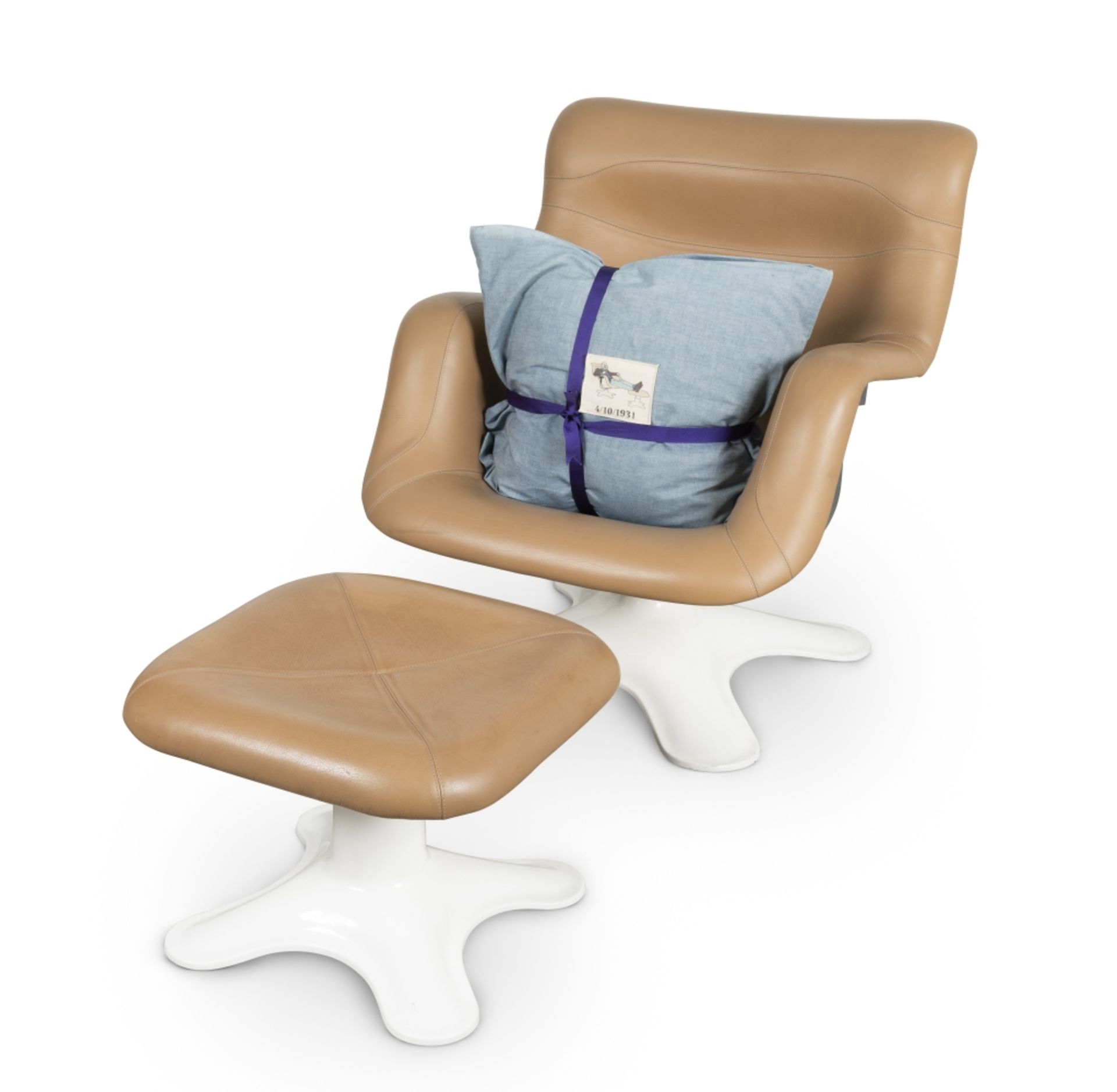 A Karuselli 'swivelling' armchair and footstoolDesigned by Yrj&#246; Kukkapuro, made by Avarte (3)