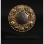 MIROIR D'ORACLE EN ACIER ET ARGENT REPOUSS&#201; PARTIELLEMENT DOR&#201; TIBET, XVIIIE/XIXE SI&#...