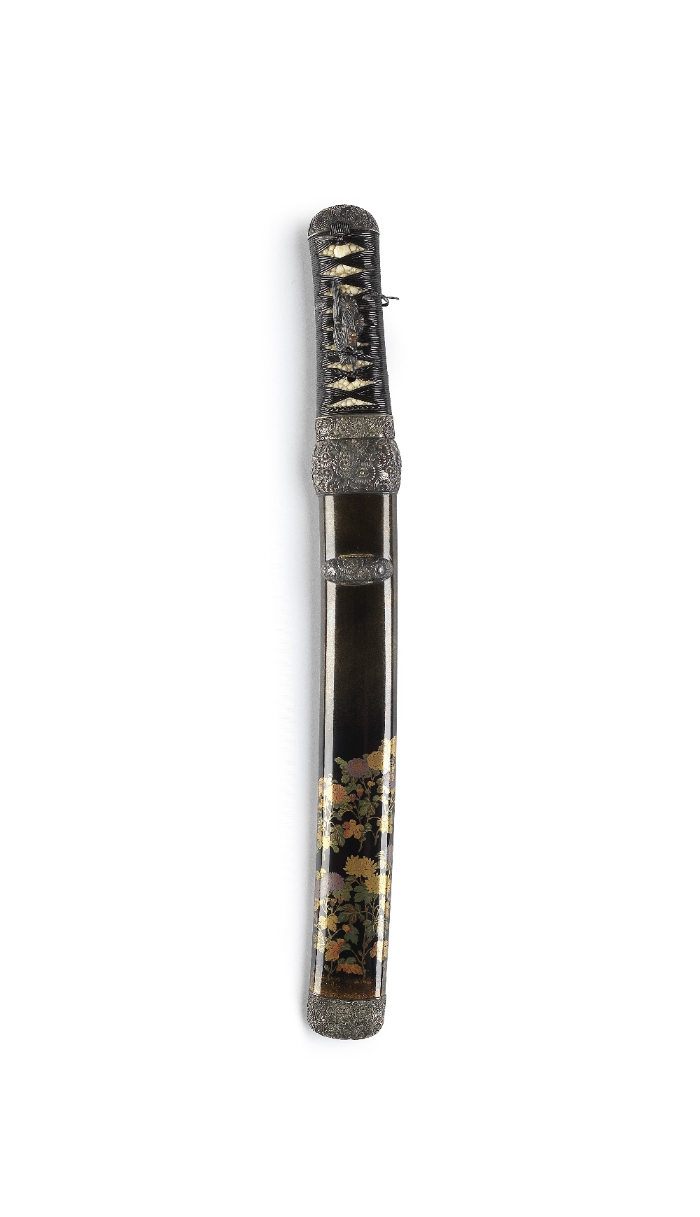 A MOUNTED TANTO (DAGGER) Edo period (1615-1868) or Meiji era (1868-1912), 19th century - Image 2 of 6