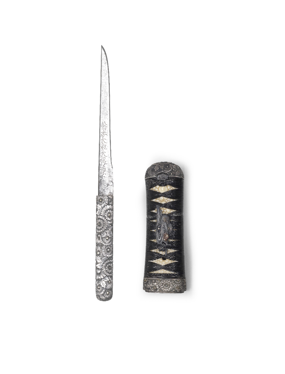 A MOUNTED TANTO (DAGGER) Edo period (1615-1868) or Meiji era (1868-1912), 19th century - Image 4 of 6