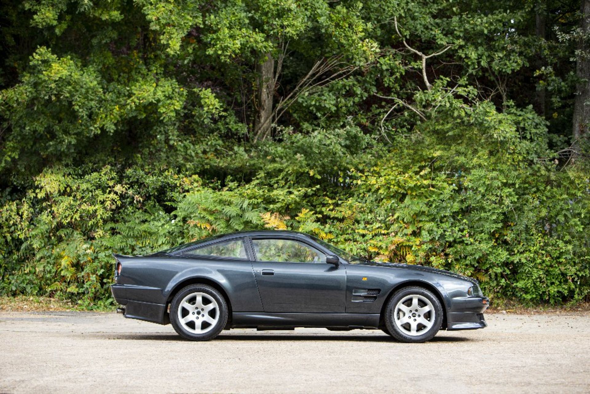 1996 Aston Martin Vantage Coup&#233; Chassis no. SCFDAM2S9SBL70151 - Bild 21 aus 22