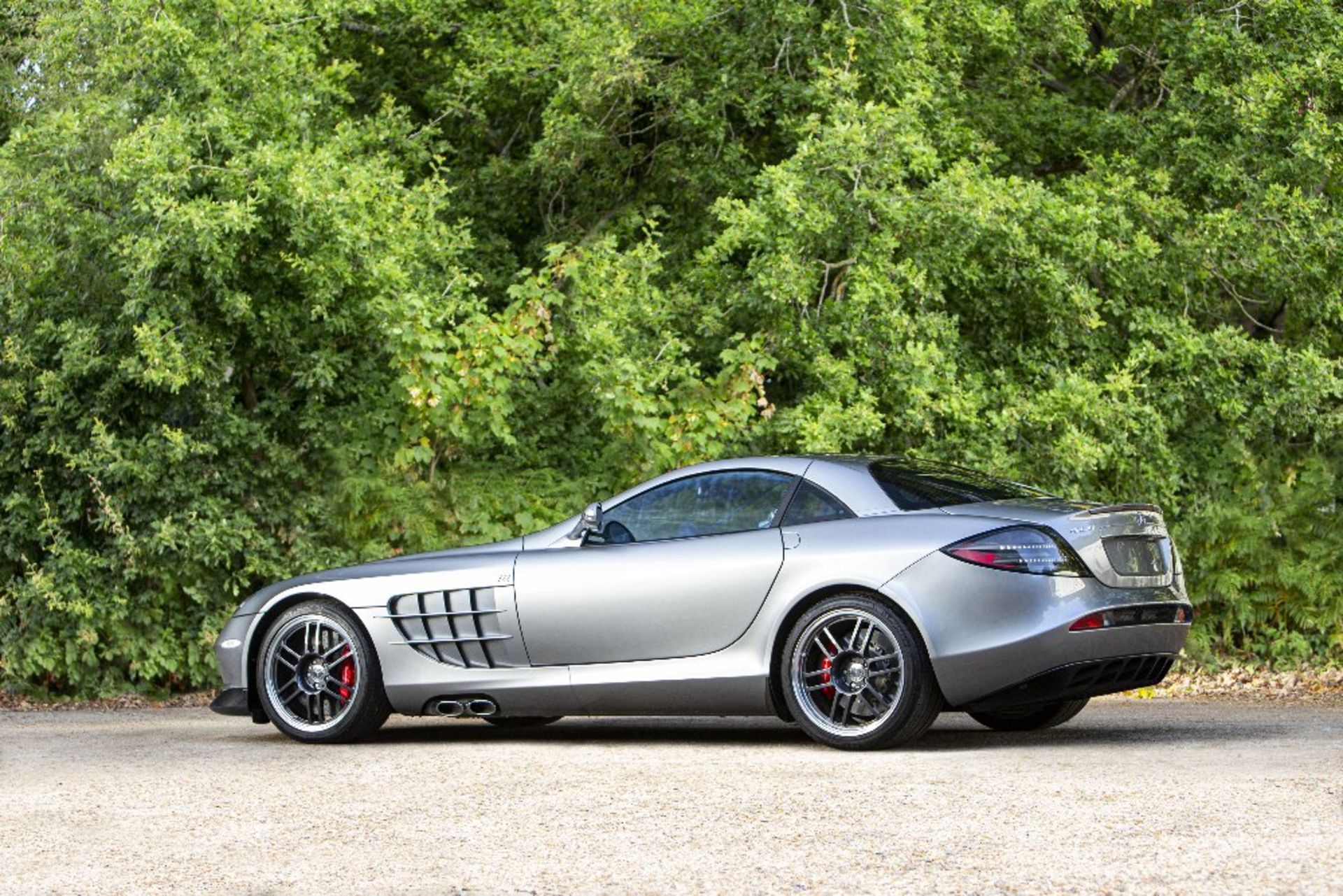 2007 Mercedes-Benz SLR McLaren 722 Edition Coup&#233; Chassis no. WDDAJ76F67M001264 Engine no. 1... - Bild 24 aus 26