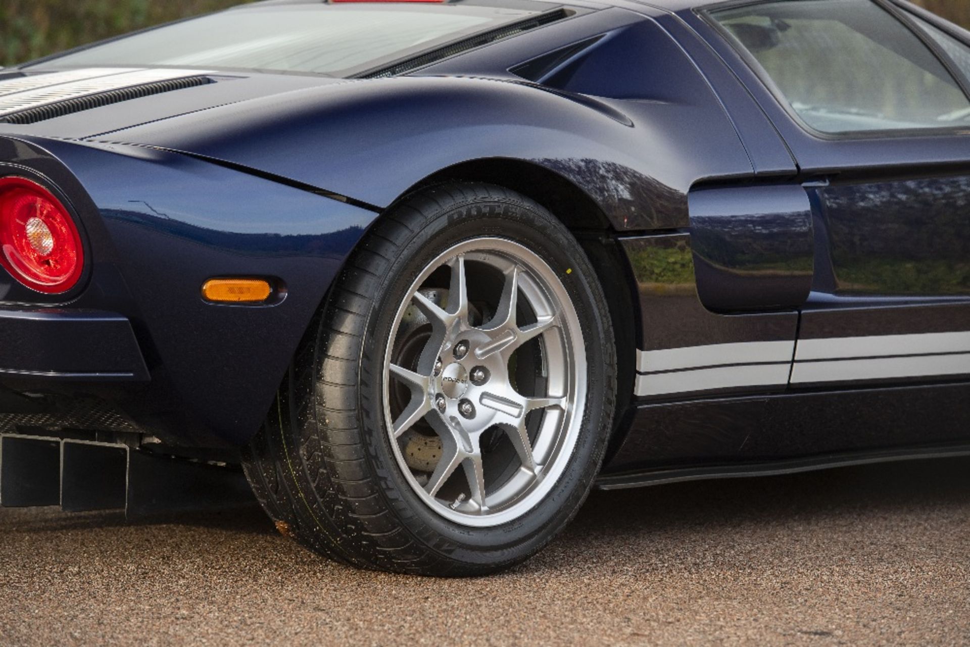 2005 Ford GT Coup&#233; Chassis no. 1FAFP90S25Y401284 - Image 9 of 48