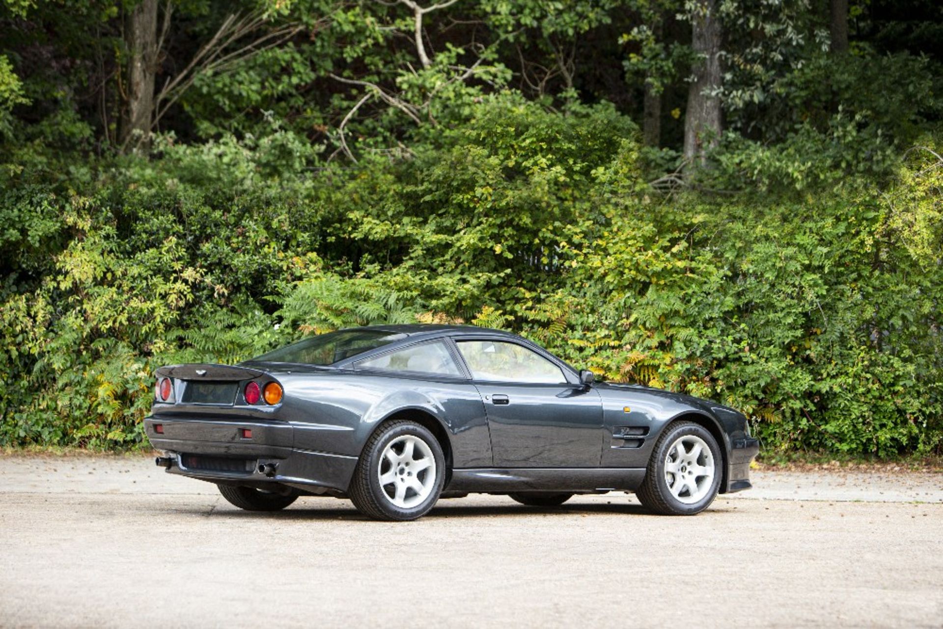 1996 Aston Martin Vantage Coup&#233; Chassis no. SCFDAM2S9SBL70151 - Bild 20 aus 22