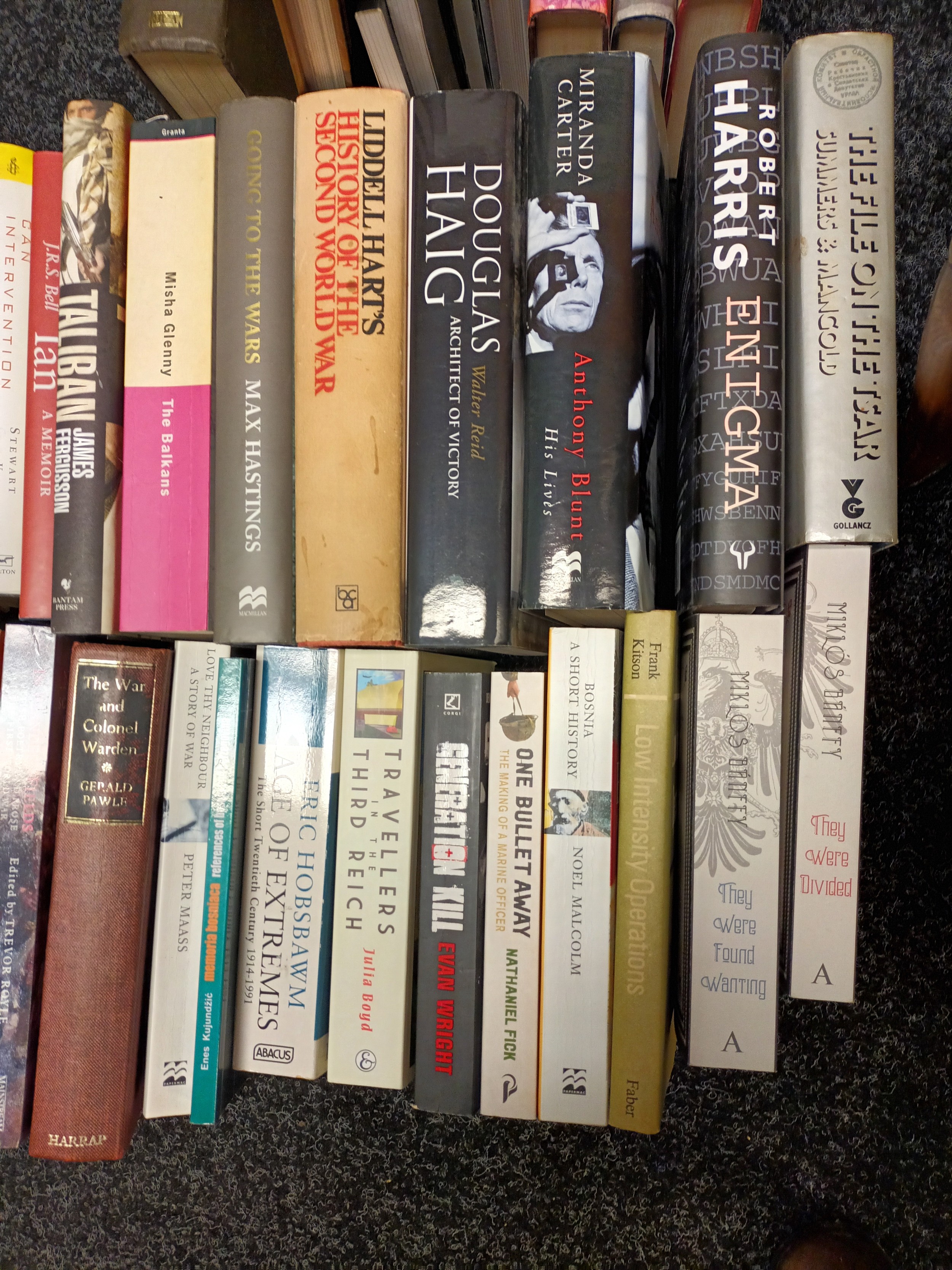 Large mixed lot of books to include Taliban, The Real War, Hitler's Children, Enigma, Going To War - Bild 2 aus 4