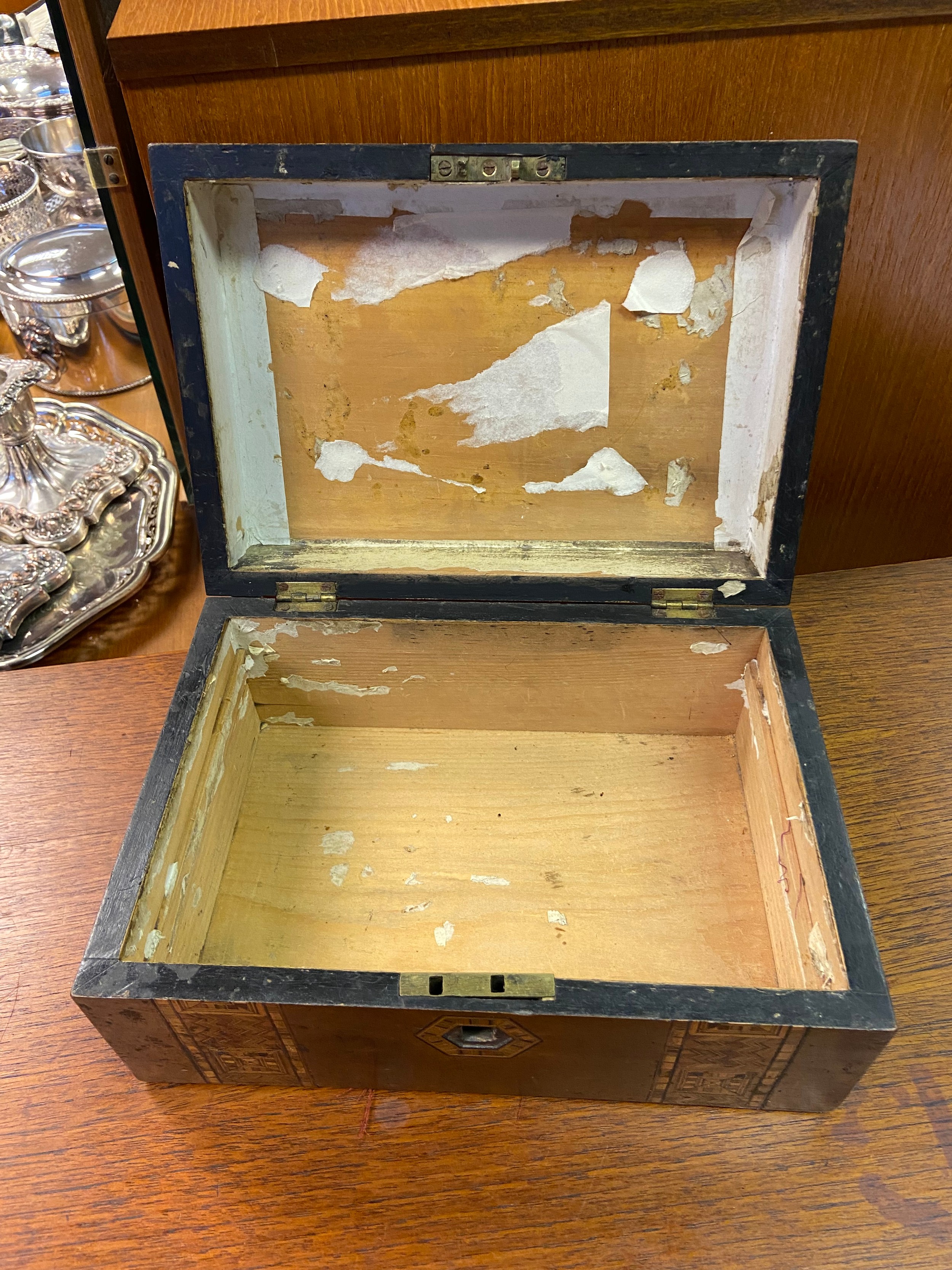 A 19th century document box with marquetry inlay. [12X25X18cm] - Image 2 of 3