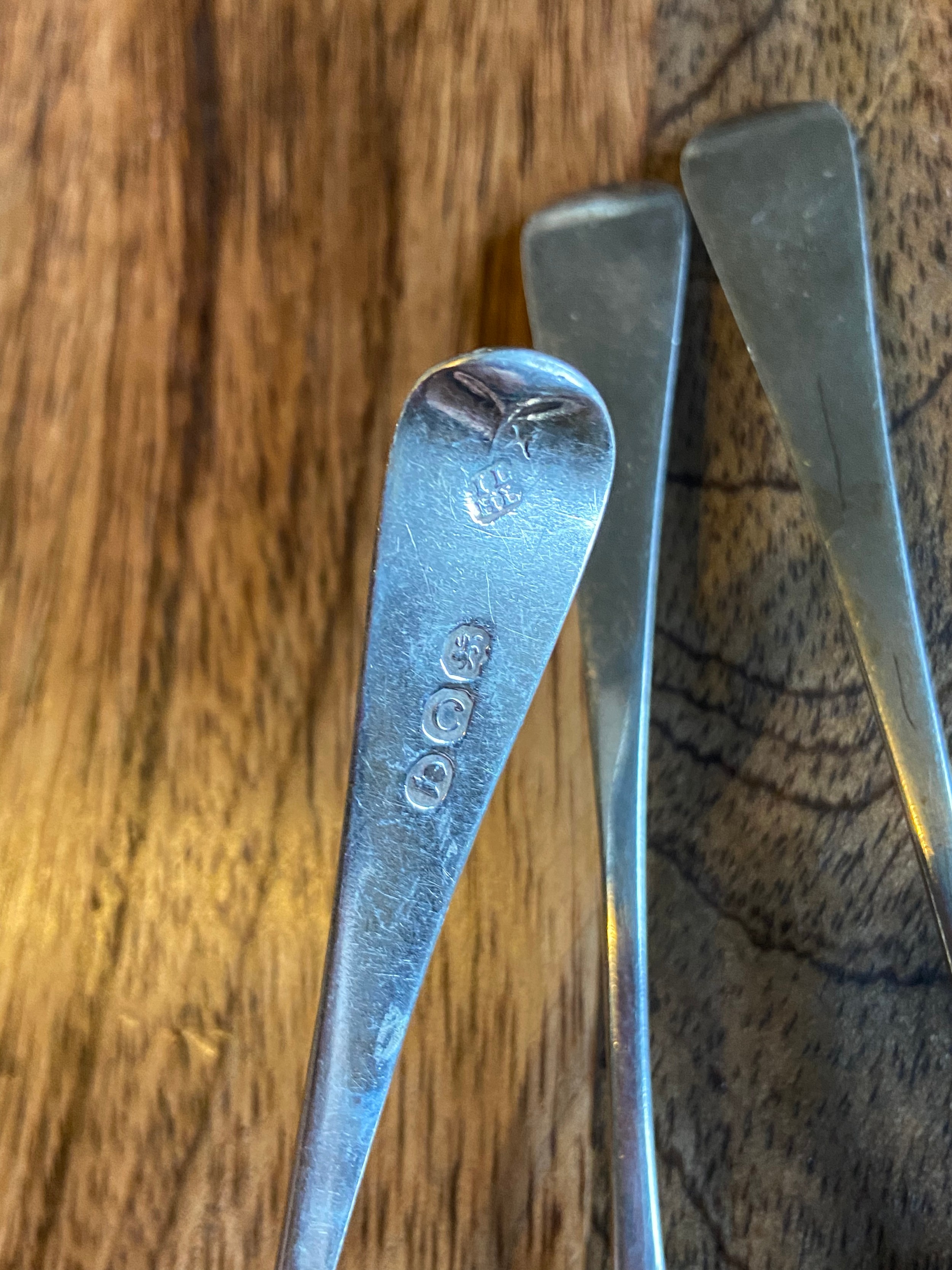 A Selection of Georgian silver flatwares to include desert forks and tea spoons. [Total weight - Image 2 of 4