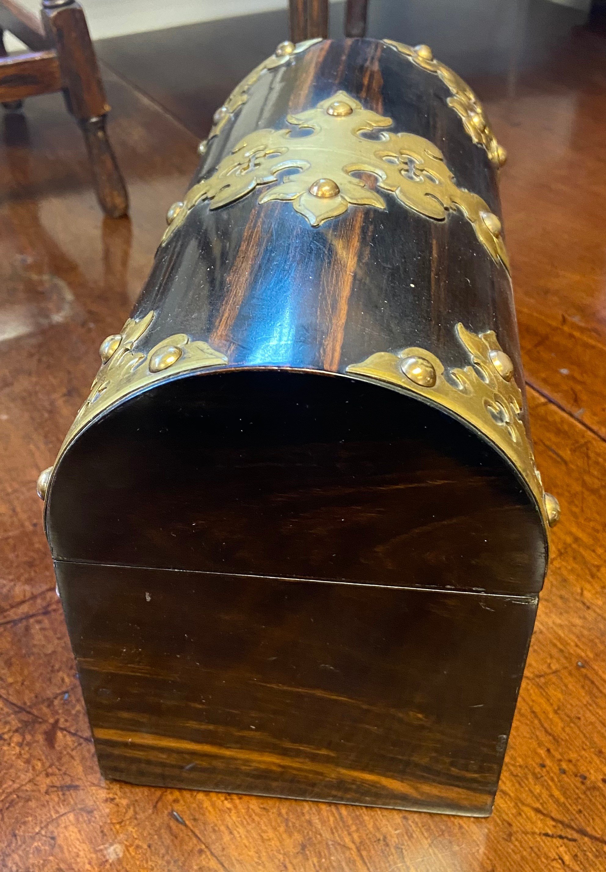 Victorian dome-lid tea caddy, with decorative brass embellishments - Image 2 of 5