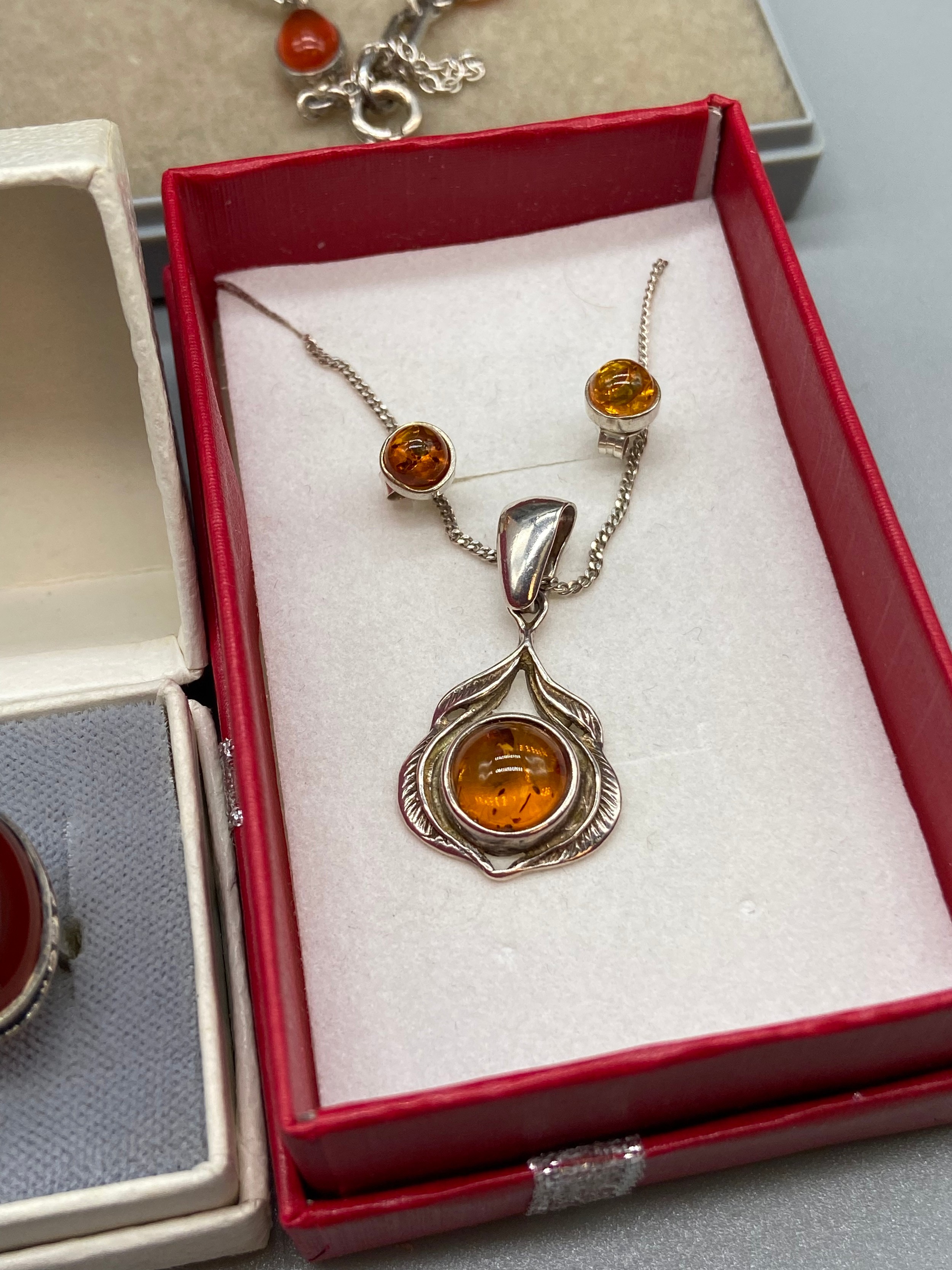 A Selection of Amber and Red stone silver jewellery to include Rings, bracelets and earring sets - Image 3 of 5