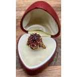 A Ladies 9ct gold ring set with a cluster of garnets. [4.60grams] [Ring size M]