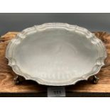 A Birmingham silver pie crust serving tray supported on ball feet. [492grams] [25.5cm in diameter]