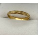 A 18ct yellow gold band ring [Ring size Q] [2.62grams]