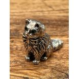 A heavy cast silver long haired cat figure with emerald eyes. (2.7cm in length)