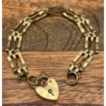 A Ladies 9ct gold bracelet with heart shaped locket. [19cm in length] [7.38grams]