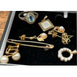 A Selection of 9ct gold marked jewellery to include Ciro pearl earrings, 9ct and diamond earrings,