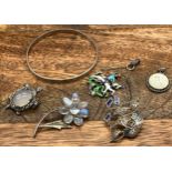 A Selection of vintage silver jewellery to include moonstone style flower design brooch, Turtle