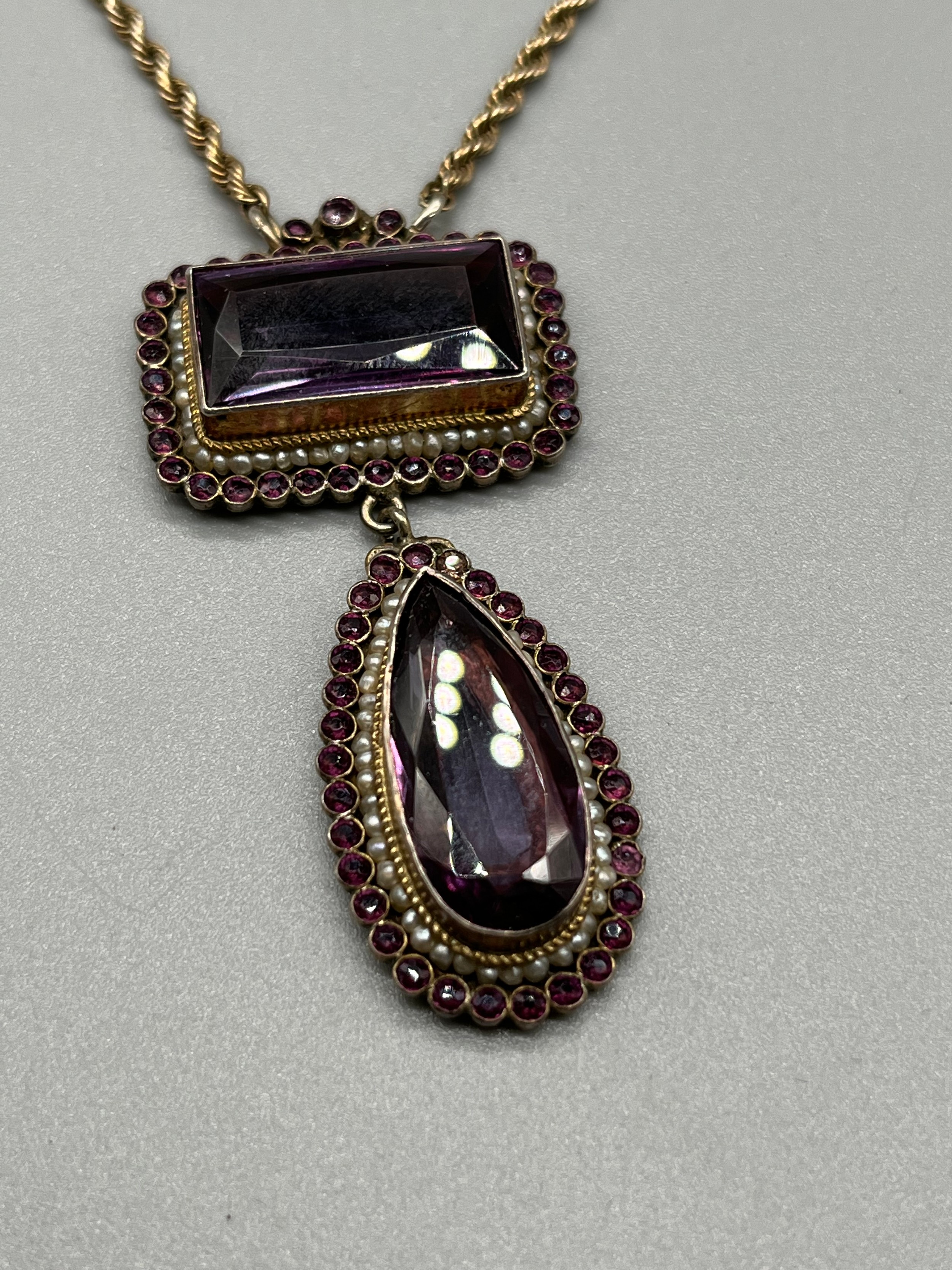 Antique possible gold suffragette style pendant with fitted necklace. Pendant consists of two - Image 5 of 7