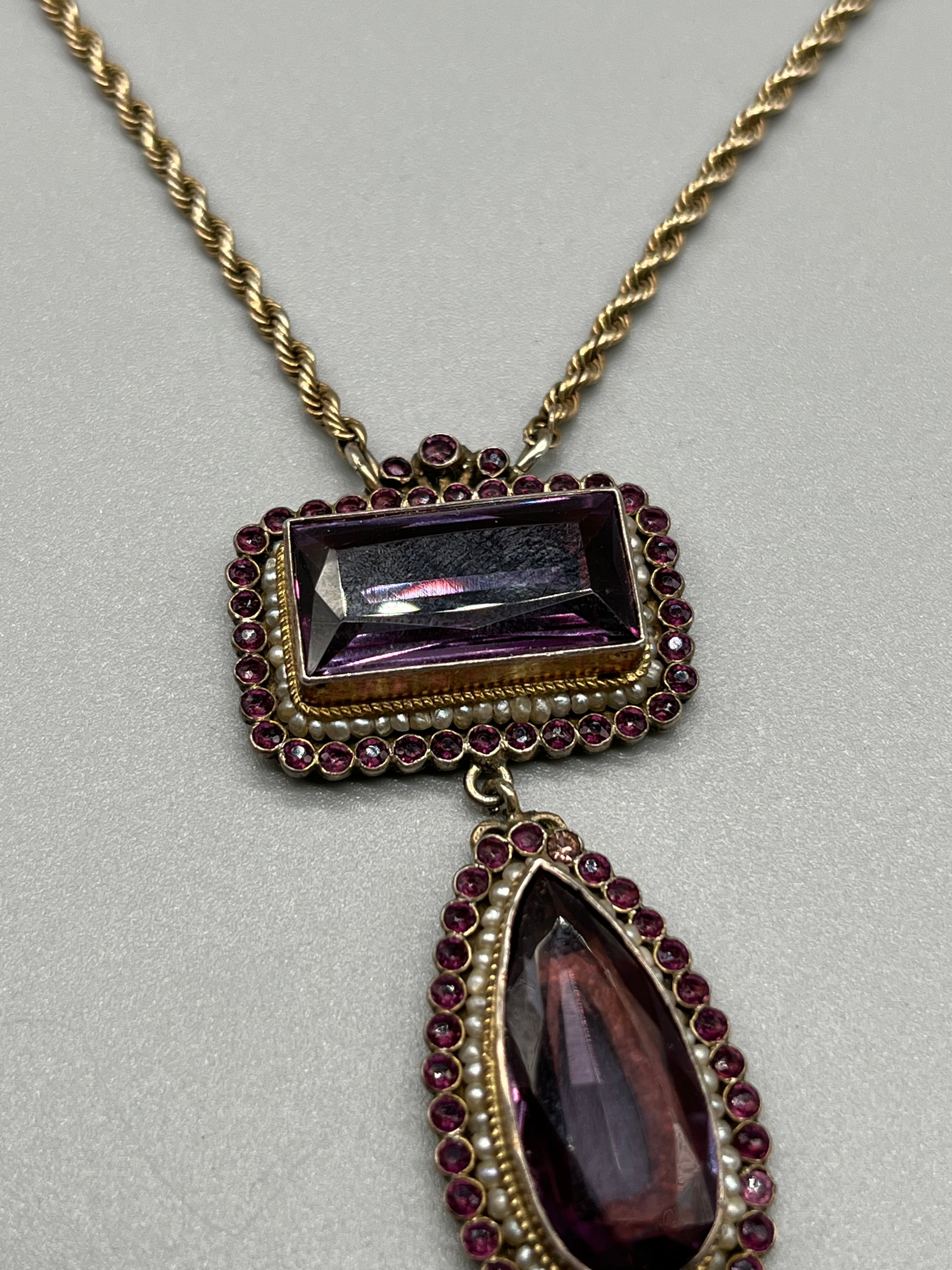 Antique possible gold suffragette style pendant with fitted necklace. Pendant consists of two - Image 4 of 7