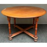 A 19th century round dining table with cross section spar [73cm in height & 113cm in diameter]