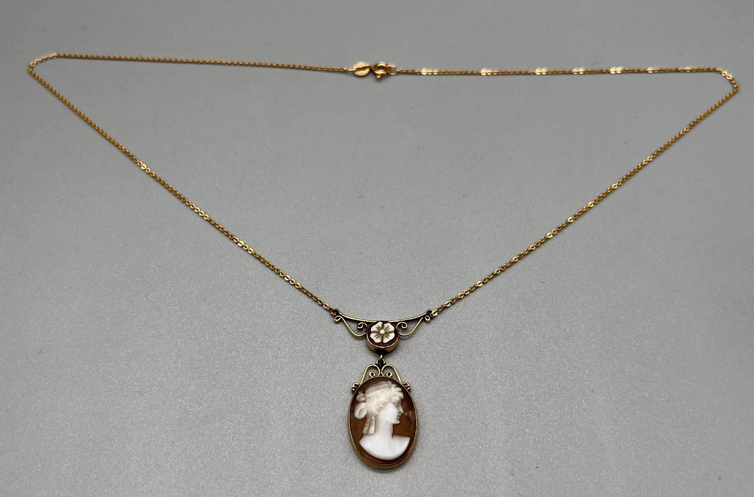 A 12ct gold and cameo carved necklace. designed in a suffragette style. Marked 500. [4.35grams]