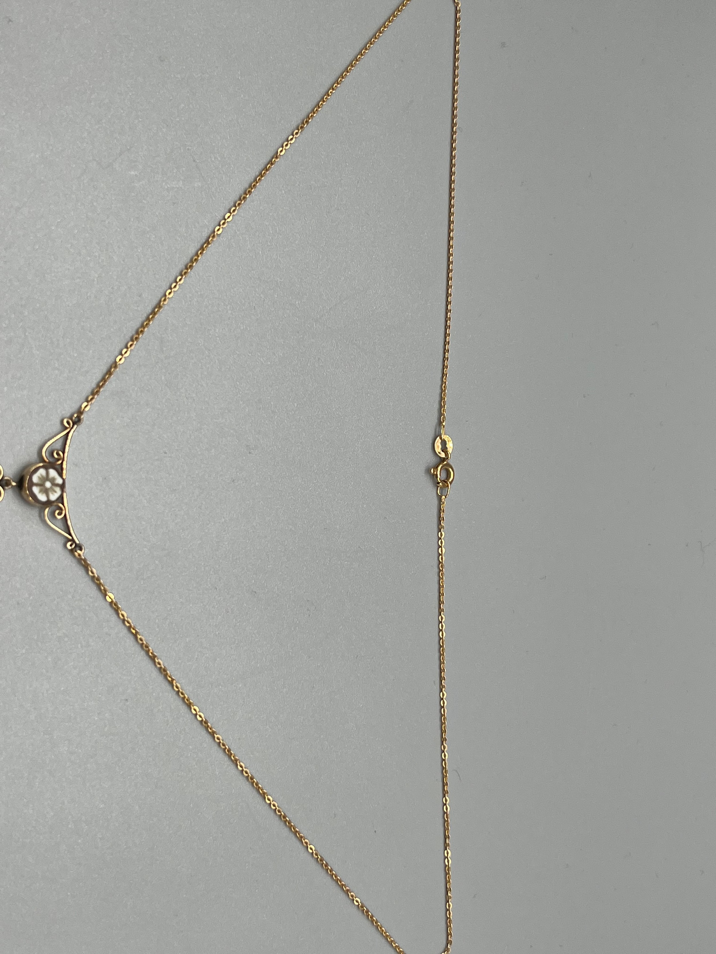 A 12ct gold and cameo carved necklace. designed in a suffragette style. Marked 500. [4.35grams] - Image 2 of 4