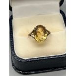 A 9ct gold and Citrine style stone ring. [3.36grams] [Ring size K]