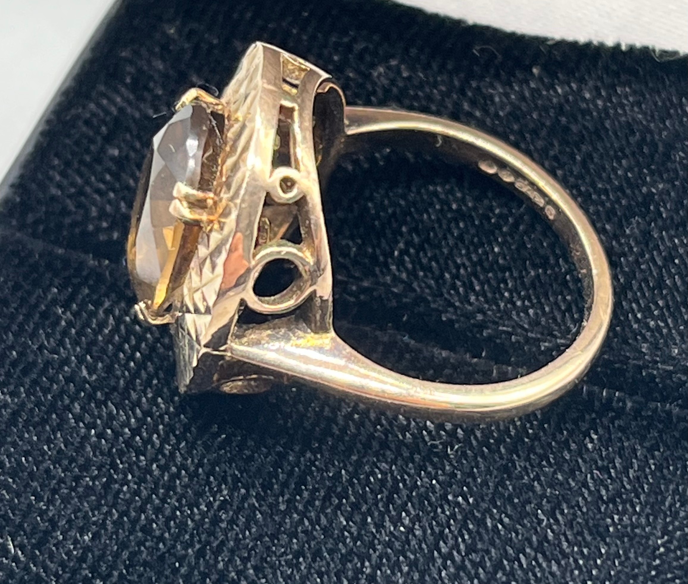 A 9ct gold ring set with a Smokey Quartz stone. [Ring size M] [5.87Grams] - Image 3 of 3