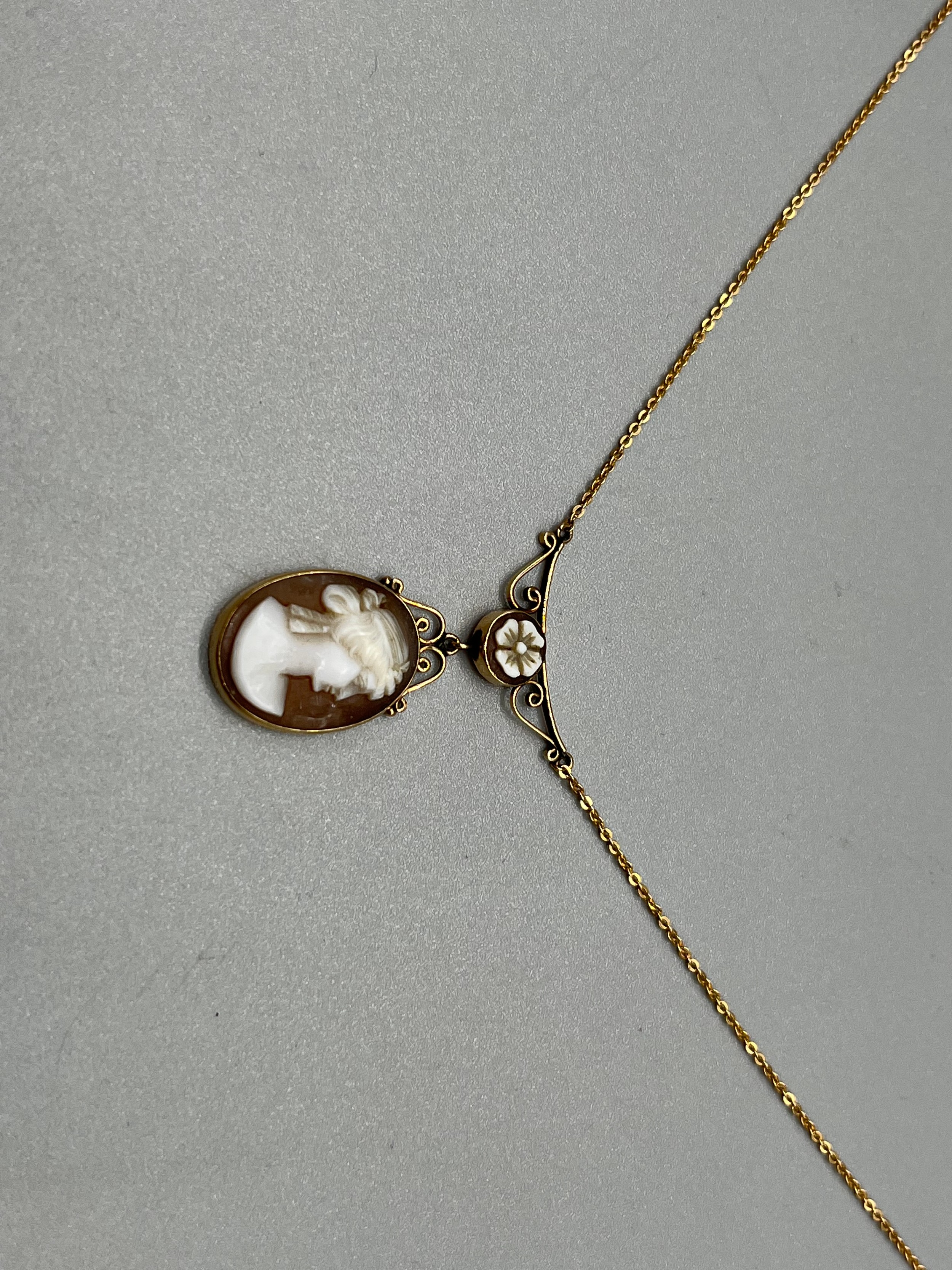 A 12ct gold and cameo carved necklace. designed in a suffragette style. Marked 500. [4.35grams] - Image 3 of 4