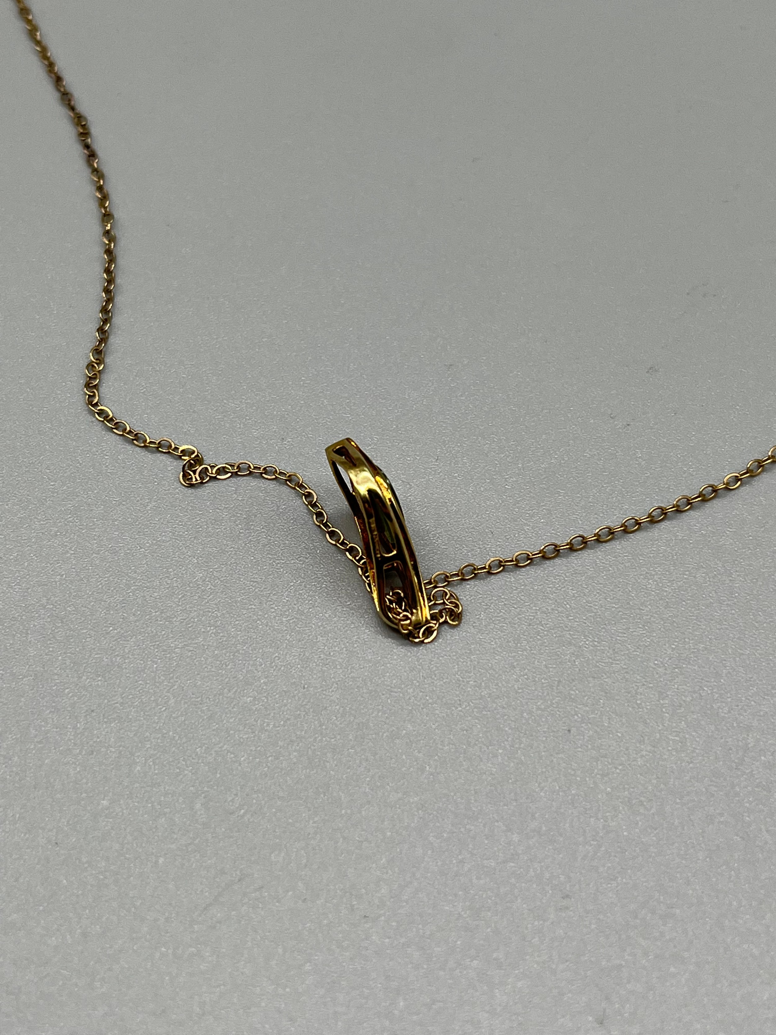 A 9ct gold pendant set with a jade stone and a 9ct gold necklace. [3.10grams] - Image 4 of 4