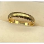 An 18ct yellow gold wedding band. [Ring size O] [4.24Grams]