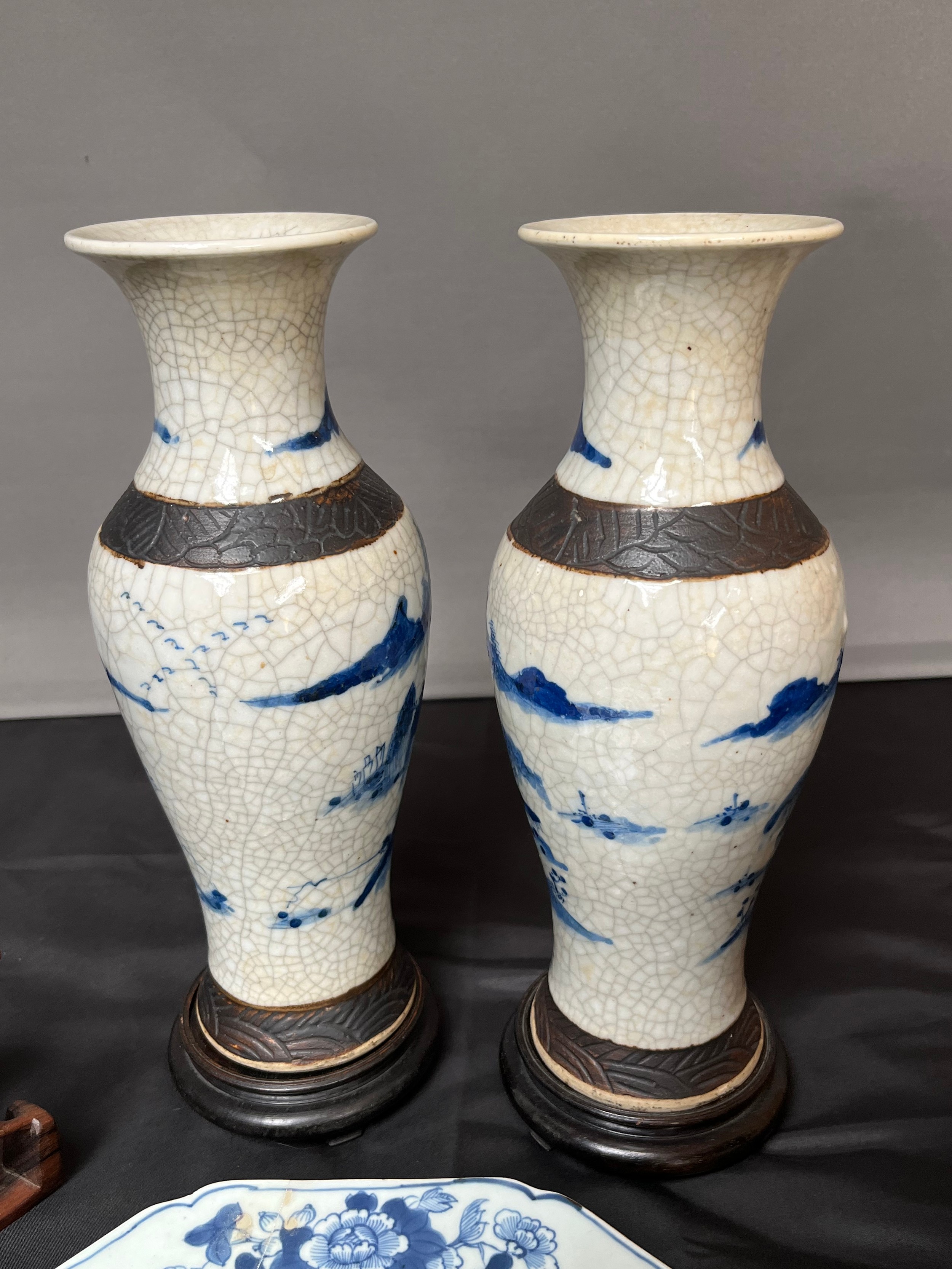 A Lot of Chinese and Japanese porcelain items. Includes Chinese Chenghua Nian Zhi Brown mark blue - Image 3 of 8