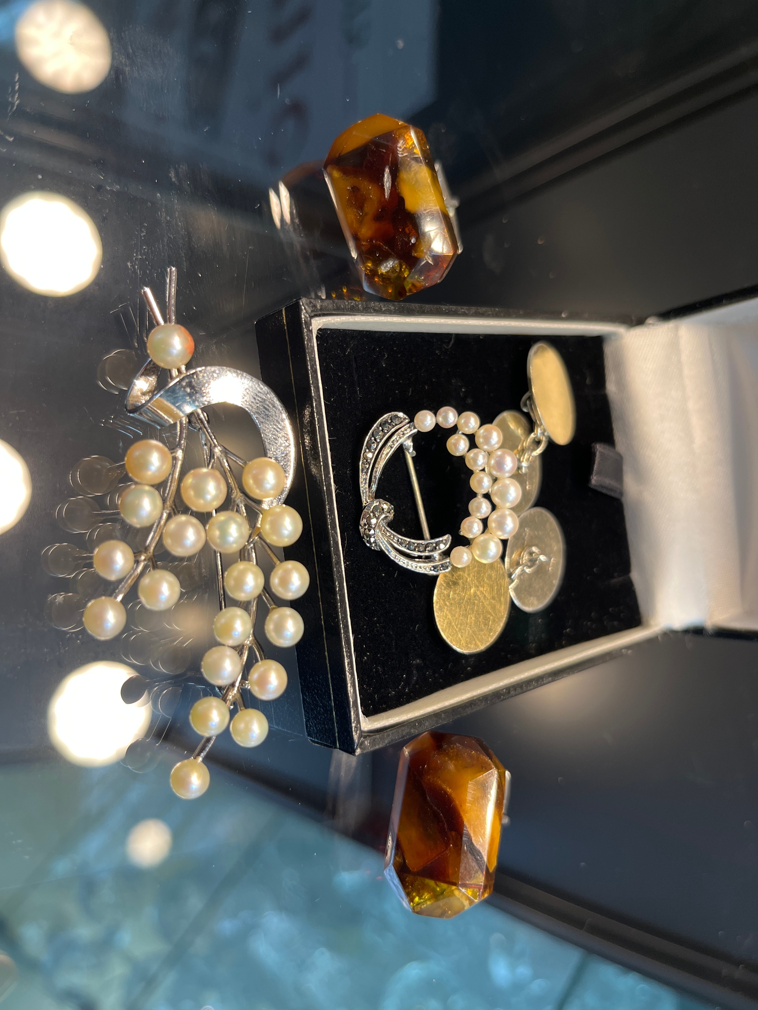 A Pair of 9ct on silver cuff links, a pair of 875 silver and amber cuff links, Silver, pearl and