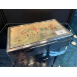 A London silver cigar box, the lid depicting a fox hunting scene. Family crest/ Insignia to the