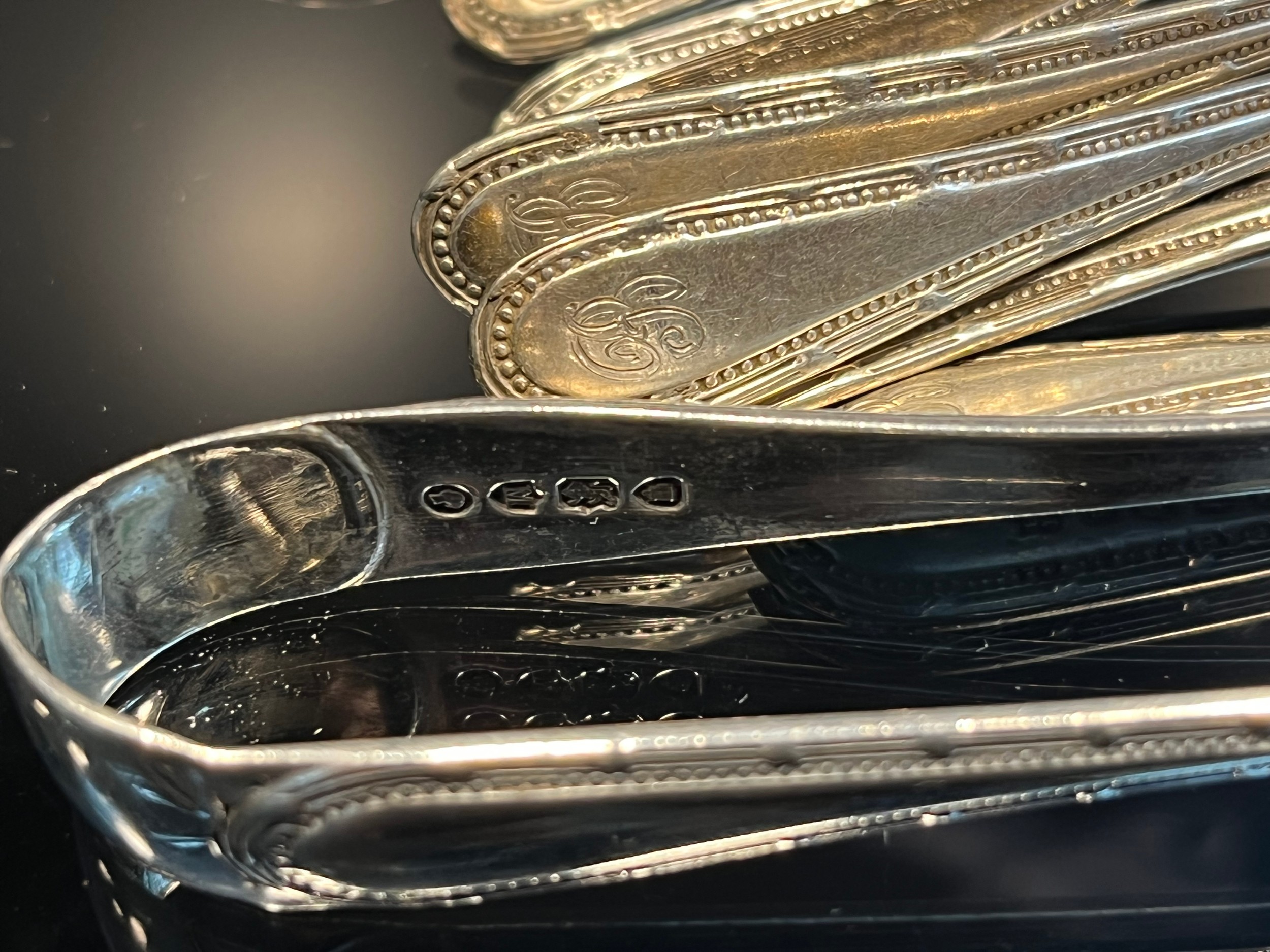 A Set of 11 Victorian London silver tea spoons and a matching set of sugar tongs. [172.81Grams] - Image 2 of 2