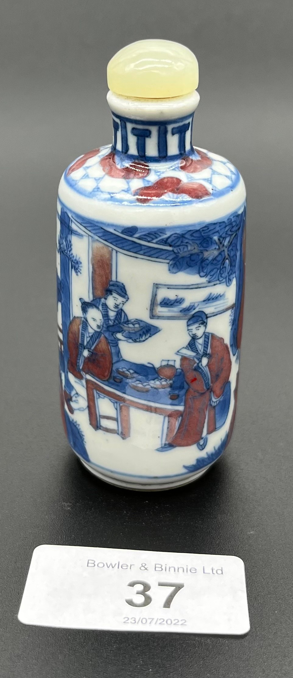 A Chinese Yongzheng 1723-1735 hand painted snuff bottle, fitted with a jade lid. [9cm high]