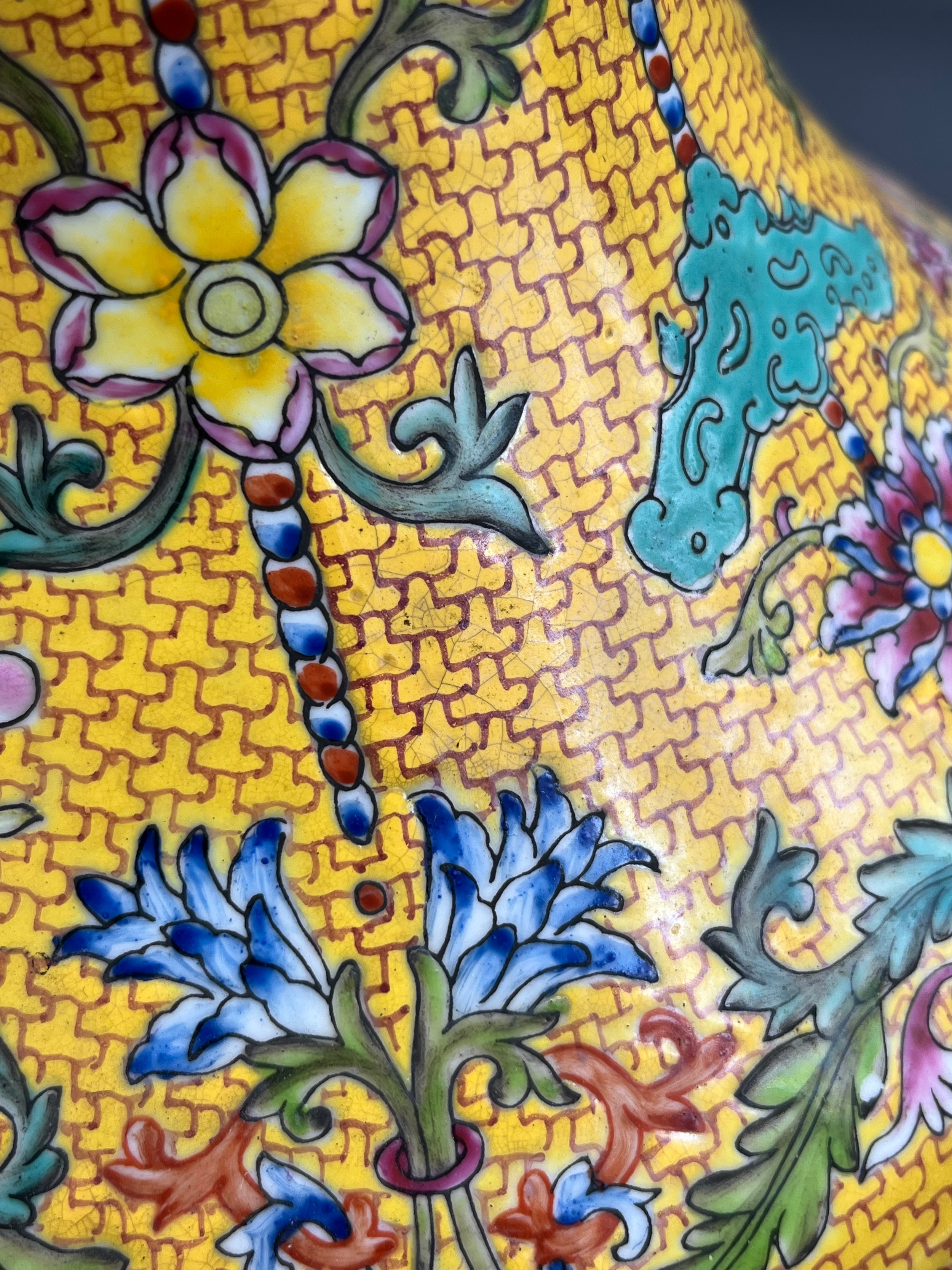 A Chinese Qianlong era marked vase. Yellow ground and pierced blue ground, Four panels depicting - Image 15 of 18