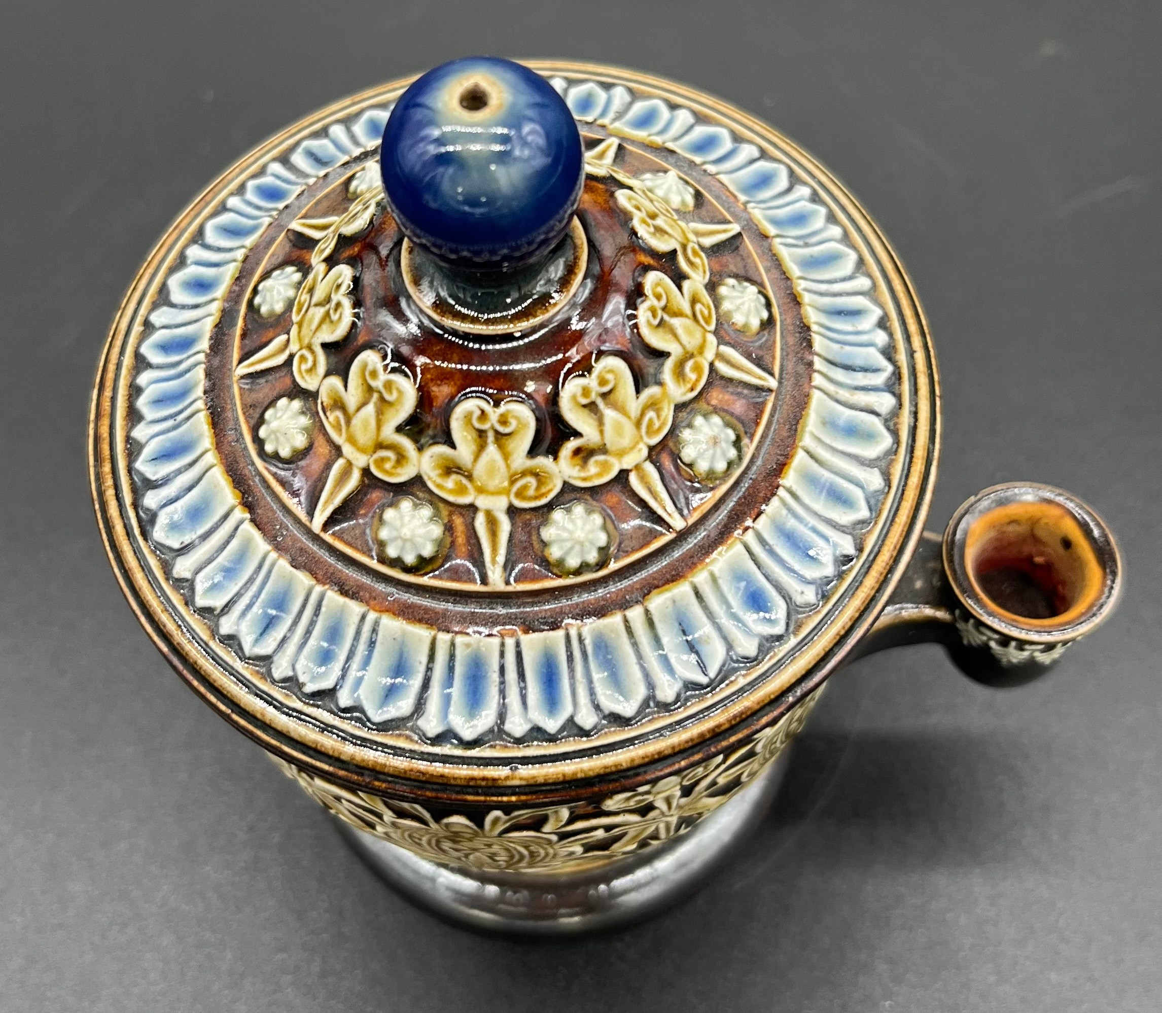 A 19TH CENTURY Doulton Lambeth Isobath Inkwell. [Stamped to base] [15cm high] [Will not post] - Image 2 of 4