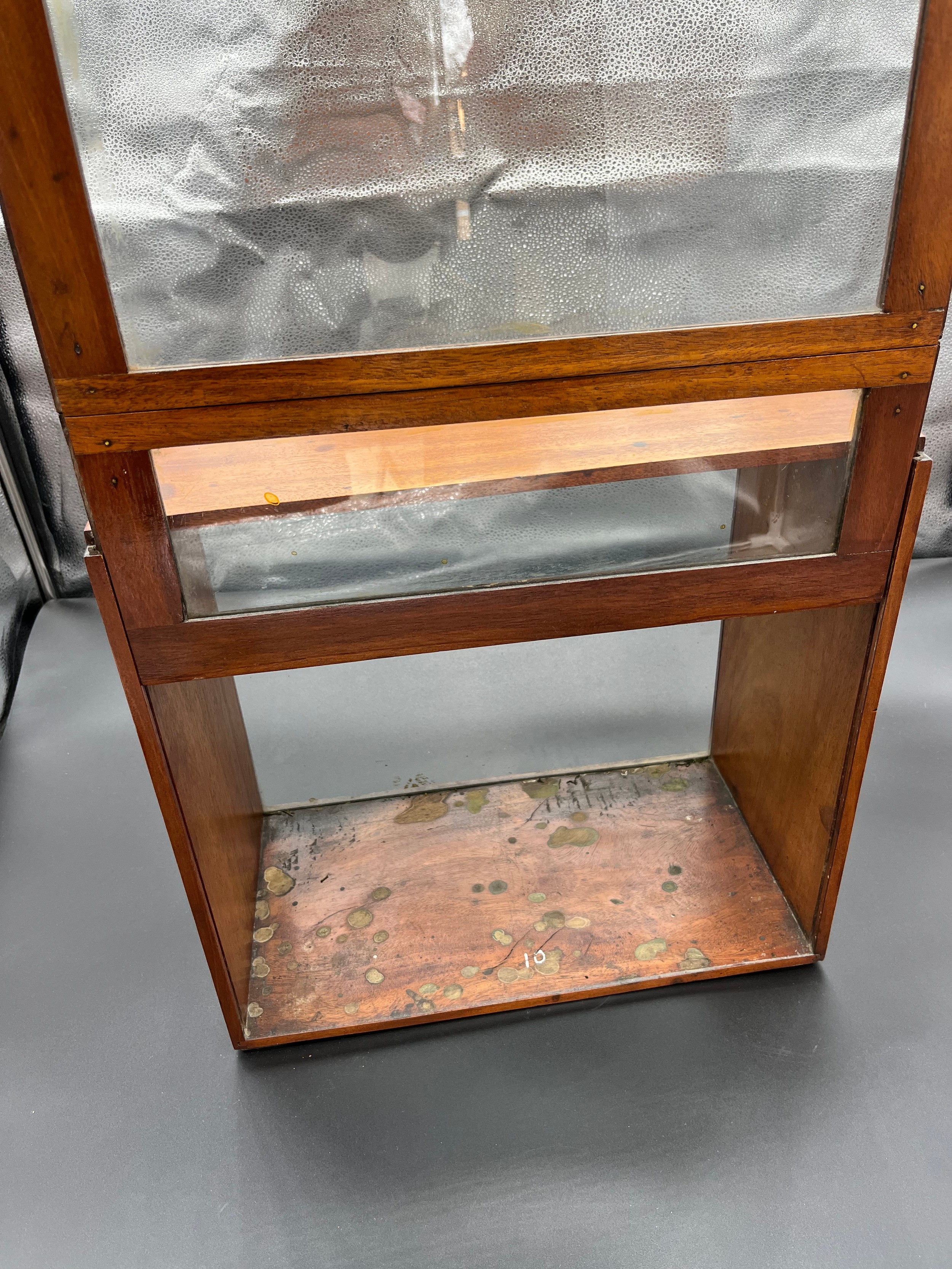 Vintage wood and glass section cabinet. [41x43x24cm] [Will not post] - Image 2 of 2