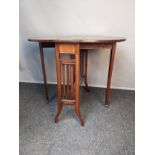 Antique Sutherland drop leaf table with gate legs [68x82x69cm]