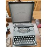 Vintage compact type writer