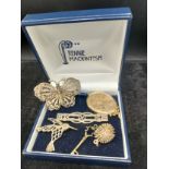 Selection of brooches to include silver together with gilt locket. Filigree silver butterfly brooch,