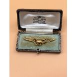 9ct gold RAF Pathfinder eagle design brooch, comes with box. [2.43grams]