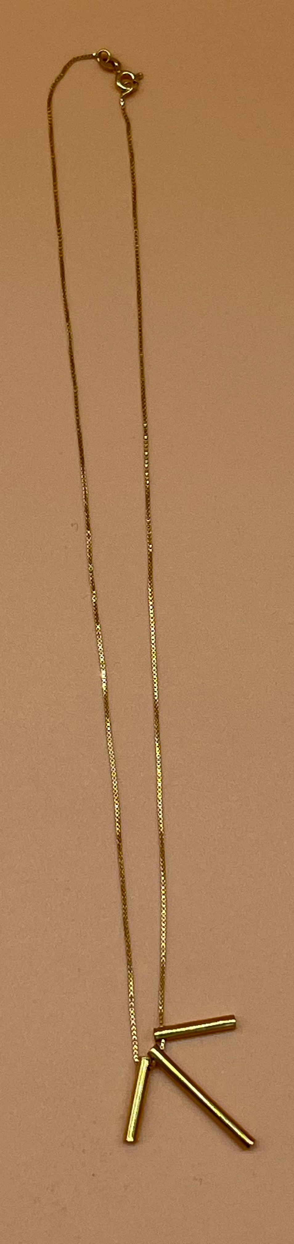 9ct yellow gold necklace with three drop pendants. [2.27grams]