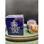 Royal crown Derby paperweight little owl with stopper and box . 8 cm in height.