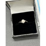 18ct white gold and single diamond stone ring. [0.25ct diamond] Comes with certificate. [Ring size