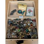 Box of vintage brooches to include Ortak pewter brooch.