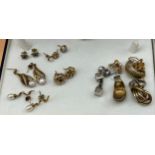 Collection of 9ct gold earrings. Includes 4 pairs Of earrings and various loose. [11.23grams]