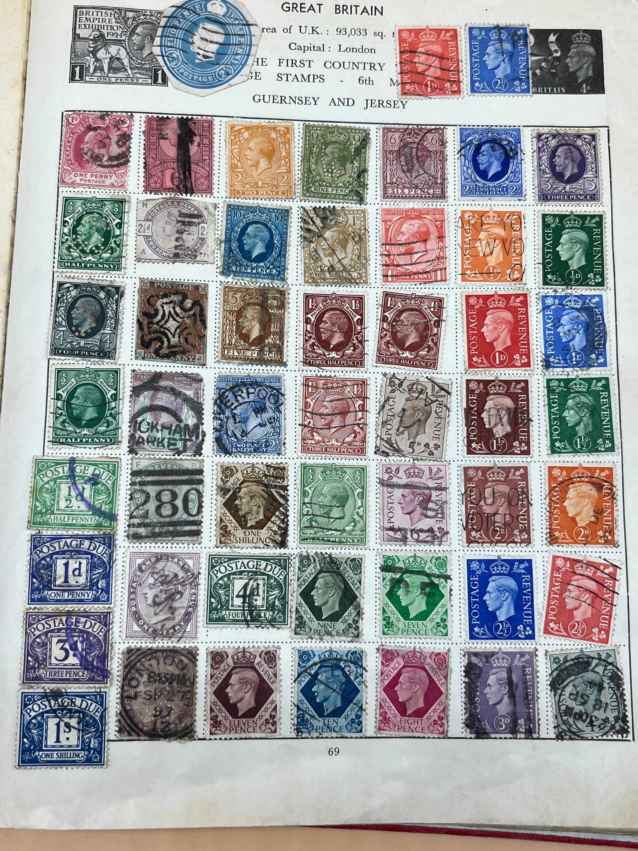 Vintage stamp album containing a collection of world stamps - Image 3 of 22