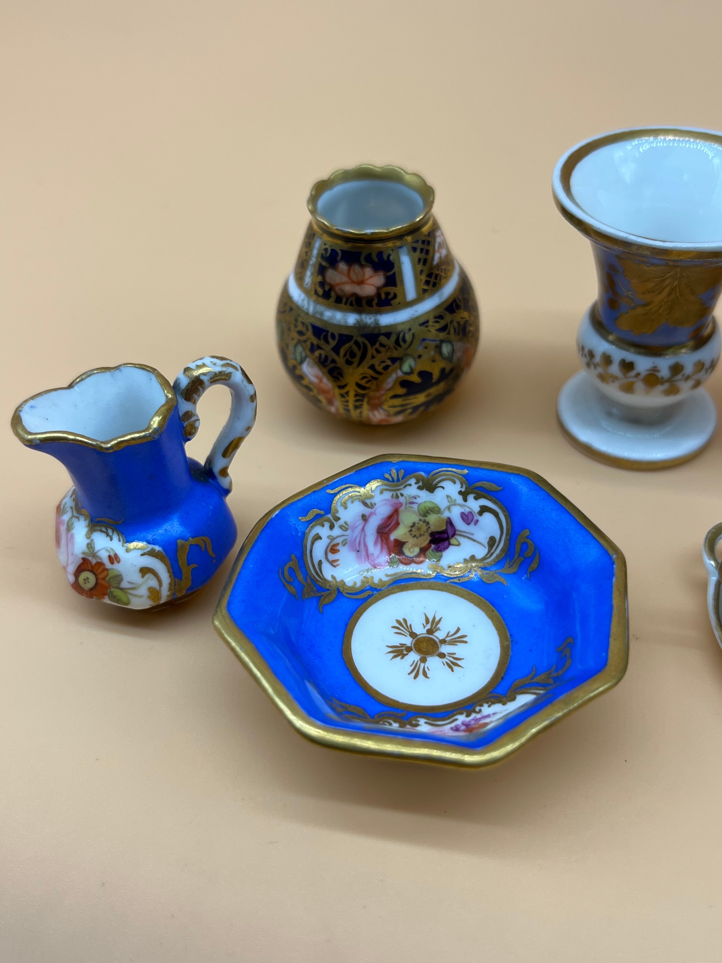 Collection of collectable miniature porcelain items to include Dolls tea for two service, Urn vases, - Image 3 of 5